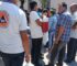 Asisten a los vecinos monterizos que realizan cola en los bancos 005799415492