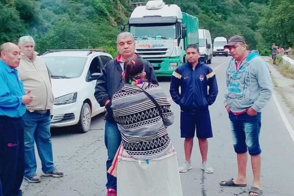 Imagen de archivo: Control encabezado por Margarita Mamaní en la Ruta 307 para evitar el pase de turistas. 