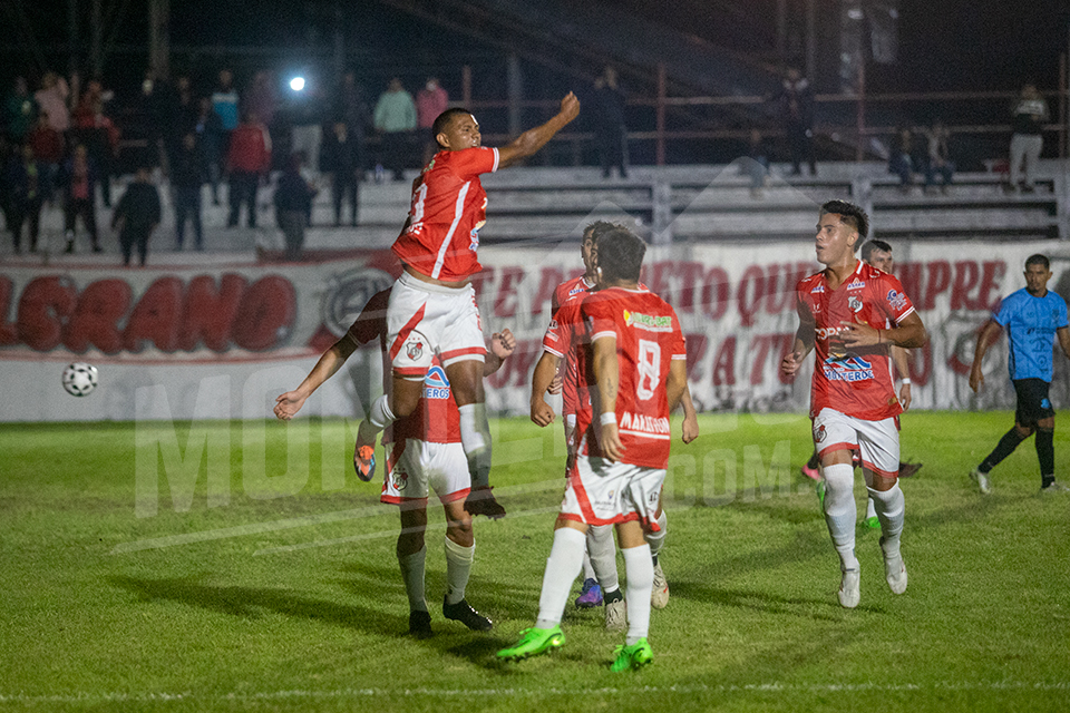 Carlos Aldonate celebra su gol, el pasado fin de semana en el Jorge Abel Marteu.